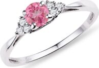 Zlatý prsten s růžovým safírem a diamanty KLENOTA