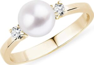 Zlatý prsten s Akoya perlou a diamanty KLENOTA