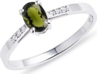Stříbrný prsten s oválným vltavínem a diamanty KLENOTA