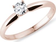 Jemný prsten z růžového zlata s briliantem KLENOTA