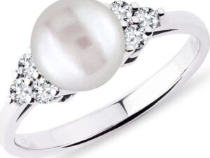 Prsten se sladkovodní perlou a brilianty v bílém zlatě KLENOTA