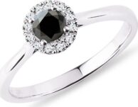 Zlatý prsten s černým a bílými diamanty KLENOTA