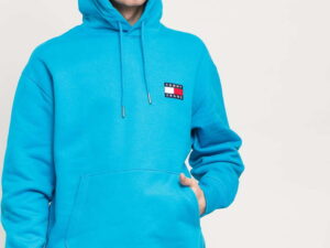 TOMMY JEANS M Tommy Badge Hoodie modrá S